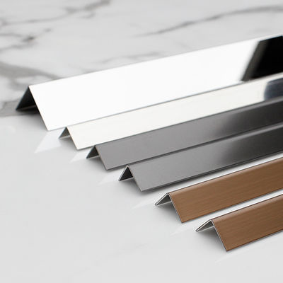 201 304 Disikat Titanium Hitam Dilapisi L Bentuk Stainless Steel Transisi Strip Lantai