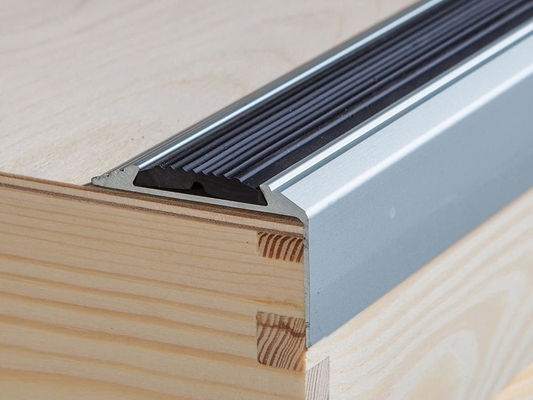 Strip Transisi Tepi Lantai Aluminium Tile Trim yang Disesuaikan